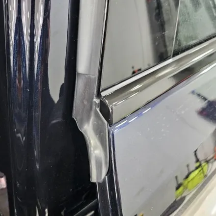 BMW 5시리즈 크롬죽이기 / 윈도우크롬몰딩 랩핑 / 앞휀다 에어브리더 랩핑 / 키드니그릴랩핑 교체 / 군포랩핑 전문점 투맨카스킨 / 인천 남동구 논현동