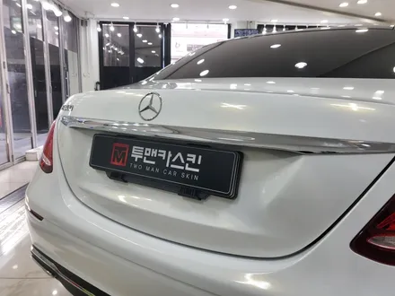 벤츠 E클래스 E300 전체 랩핑 잘하는곳 / 화이트 골드 스파클 랩핑 / 자녀분께 선물로 랩핑해주신 멋진 부모님~! / 벤츠 랩핑 전문점 / 노원구 랩핑 / / 인천 서구, 부평, 부천