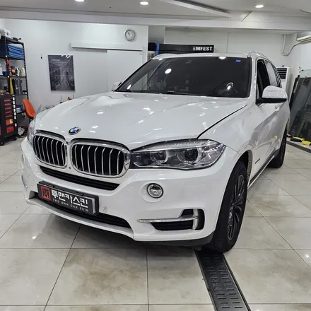 BMW X5 화이트 차량, 3M2080 사틴블랙 전체랩핑으로 완벽한 변신 – 인천 랩핑 전문점 투맨카스킨 / 인천 남동구 논현동