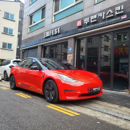 테슬라 모델3 강렬한 페라리레드 컬러로 전체랩핑 완료 ^^ / 쨍한 레드 컬러중에 가장 이쁜것 같습니다 ㅎㅎ / 인천 남동구 논현동