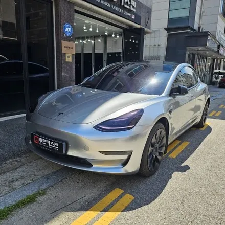 인천랩핑 테슬라 모델3 기존랩핑 제거 후 포르쉐 GT실버 컬러로 전체랩핑 완료 / 인천 남동구 논현동