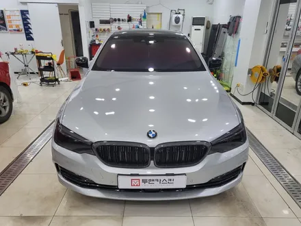 BMW 5시리즈 G30 랩핑잘하는곳 / 전체 크롬딜리트로 차량을 더욱 포스있게 변신완료 / 루프스킨 / 라이트필름 톤다운 / 서산랩핑 서산시랩핑 서산ppf 서산시ppf / 인천 서구, 부평, 부천