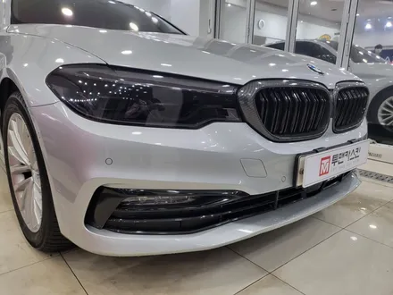 BMW 5시리즈 G30 랩핑잘하는곳 / 전체 크롬딜리트로 차량을 더욱 포스있게 변신완료 / 루프스킨 / 라이트필름 톤다운 / 서산랩핑 서산시랩핑 서산ppf 서산시ppf / 인천 서구, 부평, 부천
