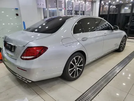 벤츠 E클래스 E300 전체 랩핑 잘하는곳 / 화이트 골드 스파클 랩핑 / 자녀분께 선물로 랩핑해주신 멋진 부모님~! / 벤츠 랩핑 전문점 / 노원구 랩핑 / / 인천 서구, 부평, 부천
