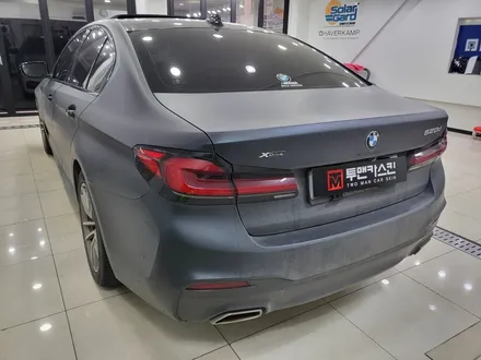 BMW 5시리즈 기존랩핑 제거 후 깔끔하게 화이트 랩핑~! / 3M2080 글로스 화이트 골드 스파클 / 인천랩핑 전문점 투맨카스킨 / 인천 서구, 부평, 부천