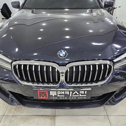 BMW 5시리즈 크롬죽이기 / 윈도우크롬몰딩 랩핑 / 앞휀다 에어브리더 랩핑 / 키드니그릴랩핑 교체 / 군포랩핑 전문점 투맨카스킨 / 인천 남동구 논현동