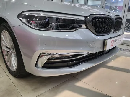 BMW 5시리즈 G30 랩핑잘하는곳 / 전체 크롬딜리트로 차량을 더욱 포스있게 변신완료 / 루프스킨 / 라이트필름 톤다운 / 서산랩핑 서산시랩핑 서산ppf 서산시ppf / 인천 서구, 부평, 부천