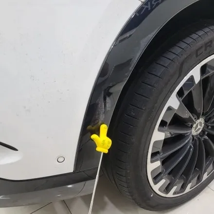 인천랩핑 벤츠 EQS SUV 뒤쪽 클레딩 긁힘으로 랩핑으로 커버해드렸습니다^^ / 비싼 교체비용보다는 가성비좋게 랩핑으로 선택하셨습니다 ㅎㅎ / 인천 남동구 논현동