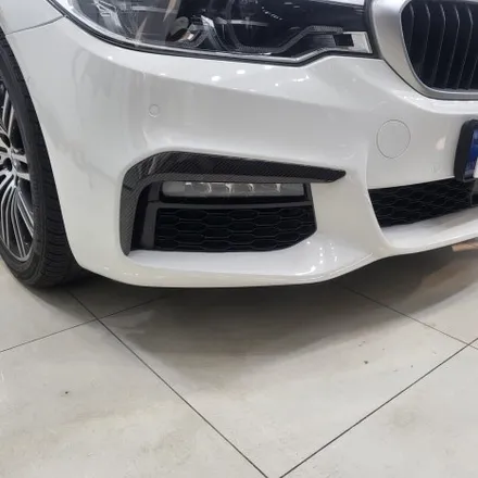 BMW 5시리즈 루프스킨, 사이드미러, 그릴교체, 스포일러 부착, m퍼포먼스 데칼 / 여러가지 부분 작업으로 스포티하고 이쁜 5시리즈 만들기! / 안산랩핑 / 인천 남동구 논현동