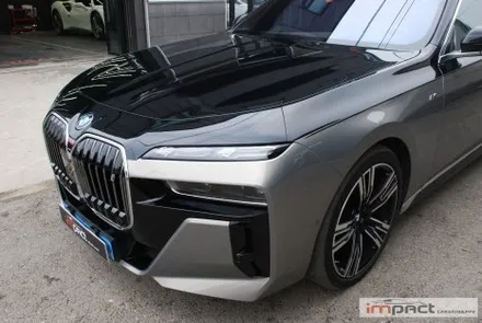 수원 동탄 랩핑 BMW i7 실버&블랙 듀오톤 시공 후 순정 느낌 그대로! / 수원시 권선구 고색동