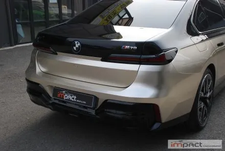 수원 화성 랩핑 BMW i7 고광택 샴페인골드 하단 투톤/듀오톤랩핑 / 수원시 권선구 고색동