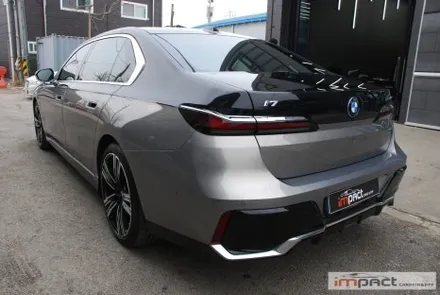 수원 동탄 랩핑 BMW i7 실버&블랙 듀오톤 시공 후 순정 느낌 그대로! / 수원시 권선구 고색동