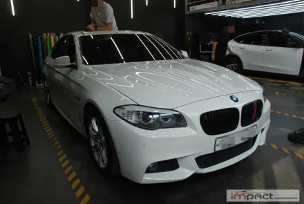 수원 랩핑 BMW5시리즈 블랙유광 루프스킨 후 파노라마 느낌 그대로! / 수원시 권선구 고색동