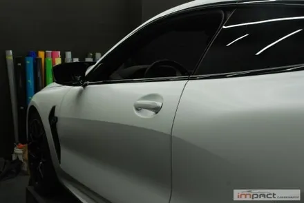 수원 성남 랩핑 BMW M8 순정 프로즌 블랙에서 세련된 사틴화이트로 완벽 변신! / 수원시 권선구 고색동