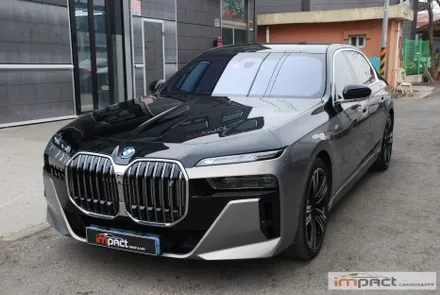 수원 동탄 랩핑 BMW i7 실버&블랙 듀오톤 시공 후 순정 느낌 그대로! / 수원시 권선구 고색동