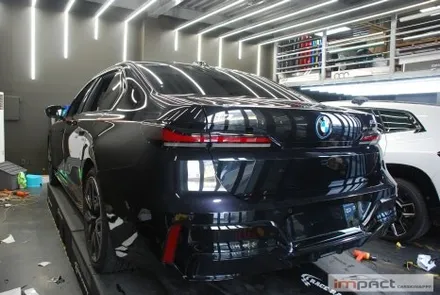 수원 랩핑 BMW i7 블랙바디 하단 샴페인골드 듀오톤 후 고급스러움의 정석! / 수원시 권선구 고색동