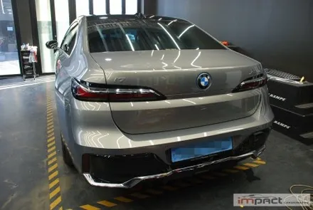 수원 동탄 랩핑 BMW i7 실버&블랙 듀오톤 시공 후 순정 느낌 그대로! / 수원시 권선구 고색동