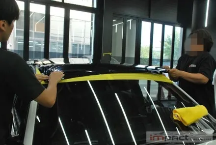 수원 랩핑샵 고광택 블랙유광 BMW 118d 루프스킨 재시공 / 수원시 권선구 고색동