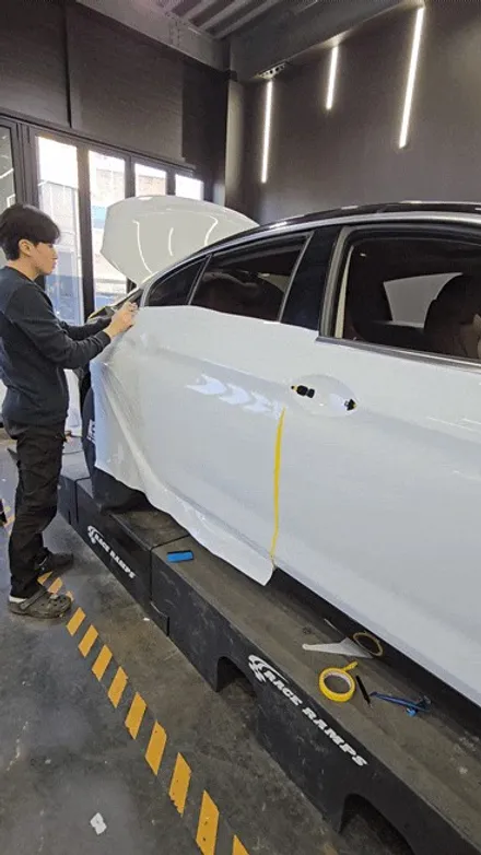 성남 분당 수원 랩핑 필름제거후 BMW640D 화이트 전체 래핑 시공 / 수원시 권선구 고색동