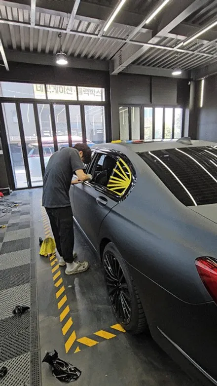 수원 랩핑샵 임팩트 BMW7시리즈 전체 크롬죽이기 래핑 잘하는곳! / 수원시 권선구 고색동