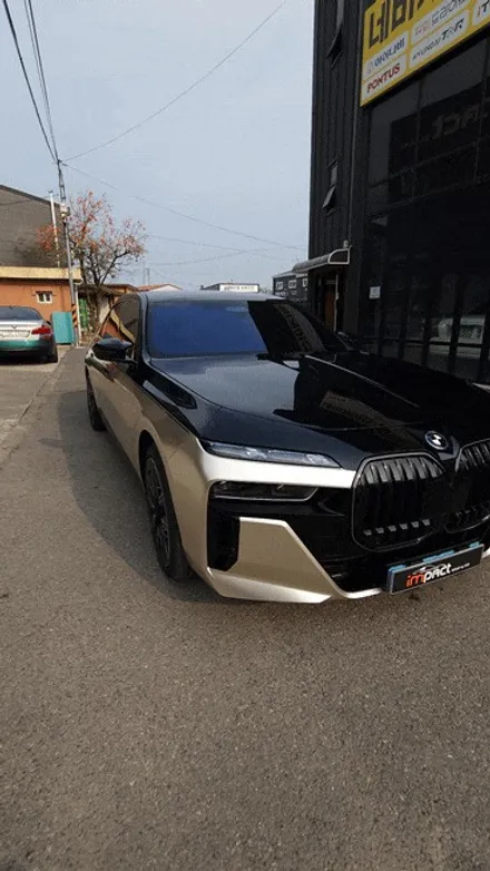 수원 화성 랩핑 BMW i7 고광택 샴페인골드 하단 투톤/듀오톤랩핑 / 수원시 권선구 고색동