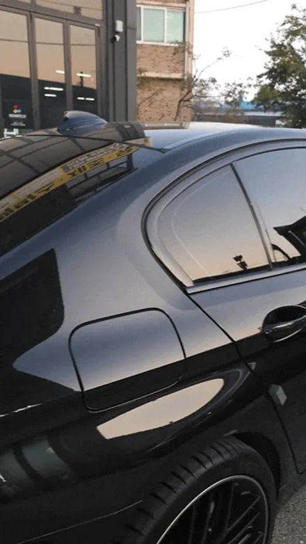 수원 랩핑 BMW 5시리즈 윈도우몰딩 크롬죽이기 래핑 시공 / 수원시 권선구 고색동