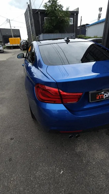 수원 랩핑 BMW4시리즈 블루와 루프 블랙의 조합으로 세련미 UP!! / 수원시 권선구 고색동