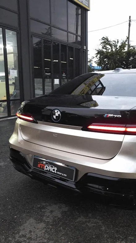 수원 랩핑 BMW i7 블랙바디 하단 샴페인골드 듀오톤 후 고급스러움의 정석! / 수원시 권선구 고색동