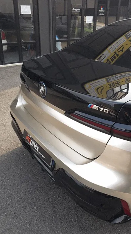 수원 화성 랩핑 BMW i7 고광택 샴페인골드 하단 투톤/듀오톤랩핑 / 수원시 권선구 고색동