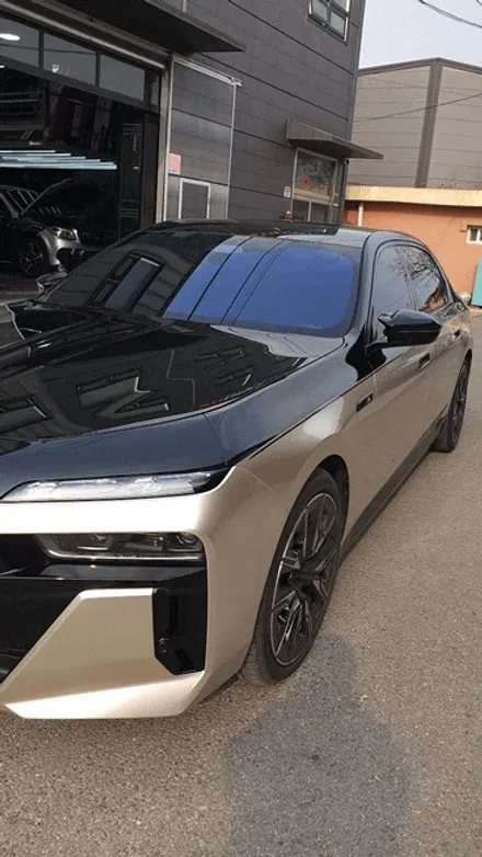 수원 화성 랩핑 BMW i7 고광택 샴페인골드 하단 투톤/듀오톤랩핑 / 수원시 권선구 고색동