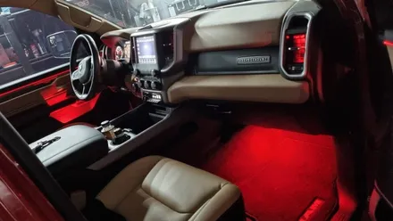 닷지 램 1500 빅혼(Dodge Ram 1500 BIGHORN) 인코브 엠비언트 라이트 무드등, 풋등 시공 / 부산진구