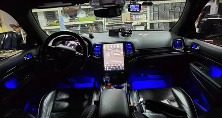 지프 그랜드 체로키 실내 무드등 엠비언트 순정 옵션 살리면 어떤 느낌일까요? 디지털 기어봉 튜닝도 함께! / 김포 고촌읍