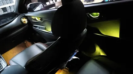 더 뉴 코나 실내 엠비언트를 더욱 고급스럽게 할 수 있는 곳을 찾았습니다. / 김포 고촌읍