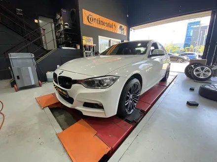 BMW 3시리즈 M패키지 순정사이즈 피렐리 피제로 올시즌 플러스 255 40 18 장착 / 휠복원 고스트크롬 휠도색 / 의정부 양주 휠복원 휠도색 타이어 전문 (동그리 타이어) / 양주시 고읍동