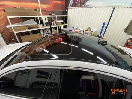 [BMW 530d] 화이트바디에는 필수 ! 유광블랙 루프스킨#팀카스킨 #랩핑 #루프스킨 / 서초구 방배동