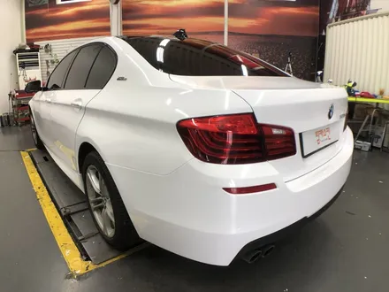 [BMW 520d] 유광 화이트 전체랩핑 / 서초구 방배동