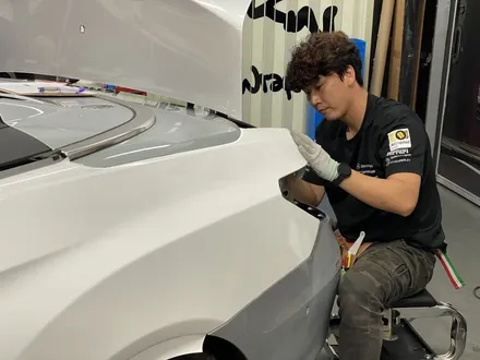 [팀카스킨 화성점] 벤츠 E200 까브리올레 의 Avery 다이아몬드 화이트 전체랩핑 시공 / 서초구 방배동