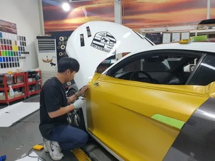 [팀카스킨 화성점] AUDI R8 V8 전체랩핑 / Avery Satin Safari Gold, SNC Tuning 6D Carbon / 서초구 방배동