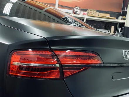 [팀카스킨 화성점] Audi A8 정체랩핑 / Avery satin black, 3M 4D real carbon point, Clifdesigns light color PPF / 서초구 방배동