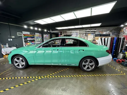 [팀카서초] 벤츠 E300 전체랩핑 / Avery Gloss Emerald Green / 서초구 방배동