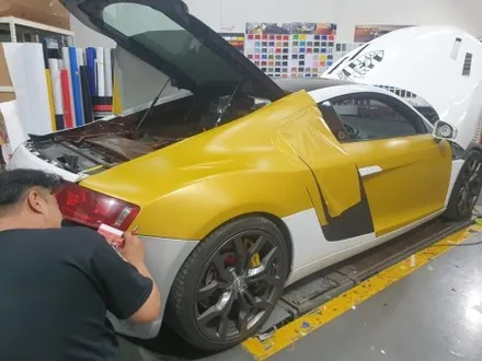 [팀카스킨 화성점] AUDI R8 V8 전체랩핑 / Avery Satin Safari Gold, SNC Tuning 6D Carbon / 서초구 방배동