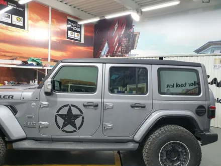 [팀카스킨 화성] JEEP 랭글러 상단 하프랩핑 / 에이버리 매트 블랙 / 서초구 방배동