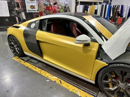 [팀카스킨 화성점] AUDI R8 V8 전체랩핑 / Avery Satin Safari Gold, SNC Tuning 6D Carbon / 서초구 방배동