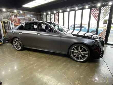 [팀카스킨 서초점] BENZ E43 AMG 전체랩핑 / 3M 2080 SATIN DARK GREY / #사다크 / 서초구 방배동