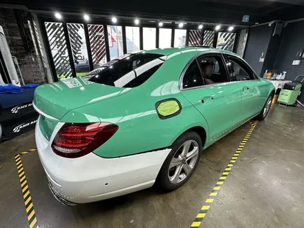 [팀카서초] 벤츠 E300 전체랩핑 / Avery Gloss Emerald Green / 서초구 방배동