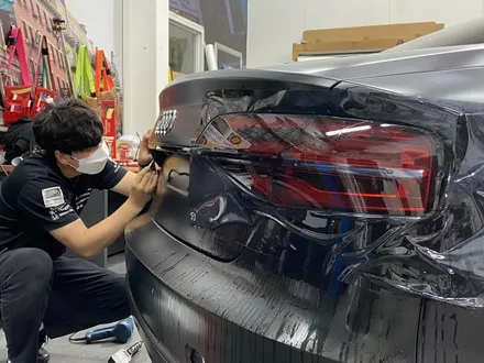 [팀카스킨 화성점] Audi A8 정체랩핑 / Avery satin black, 3M 4D real carbon point, Clifdesigns light color PPF / 서초구 방배동