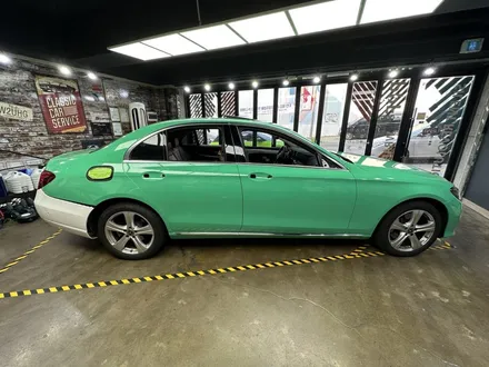 [팀카서초] 벤츠 E300 전체랩핑 / Avery Gloss Emerald Green / 서초구 방배동