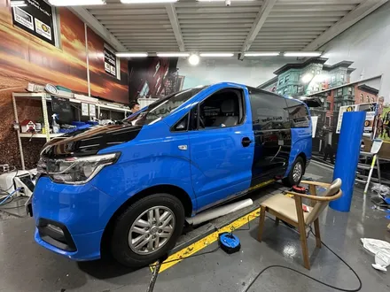 [팀카스킨 화성점] 스타렉스 하리보 젤리 협업 전체랩핑 광고랩핑 / 3M 2080-G47  Gloss intense Blue / 서초구 방배동