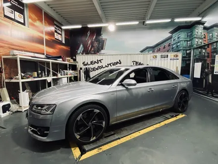 [팀카스킨 화성점] Audi A8 정체랩핑 / Avery satin black, 3M 4D real carbon point, Clifdesigns light color PPF / 서초구 방배동