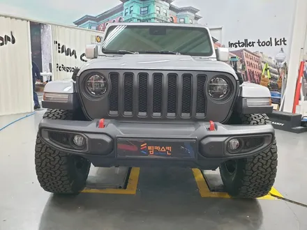 [팀카스킨 화성] JEEP 랭글러 상단 하프랩핑 / 에이버리 매트 블랙 / 서초구 방배동